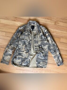 Forever 21 Olive and Tan Camo Button-Up Jacket